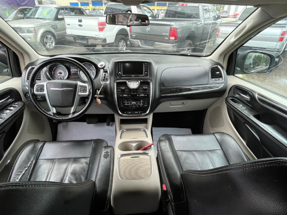 /drivenbyyouautosales/2013-Chrysler-Town&-5980694459524969.jpg