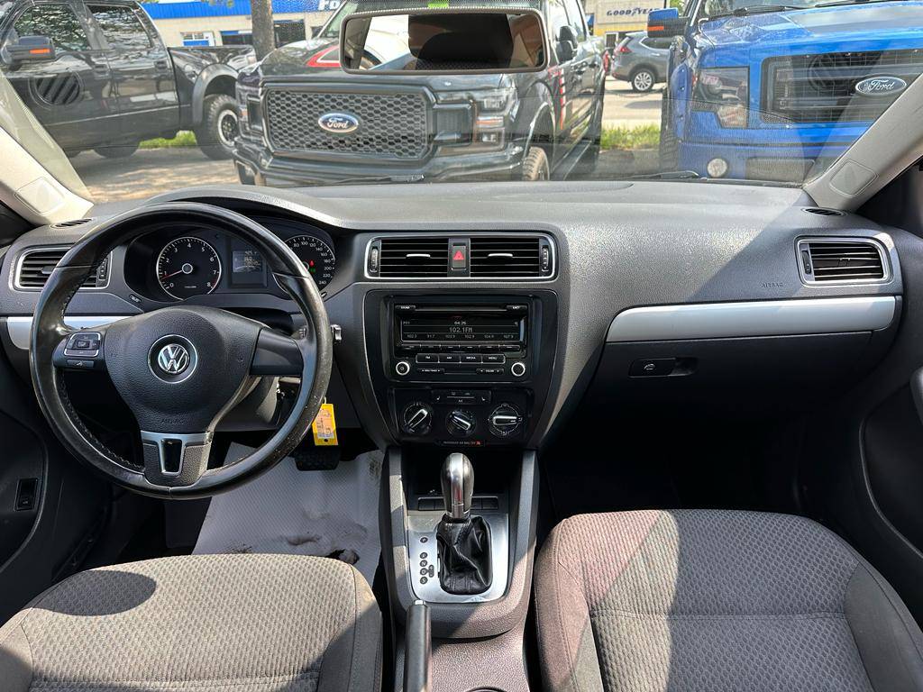 /drivenbyyouautosales/2013-Volkswagen-JettaSedan-021363454698888784.jpg