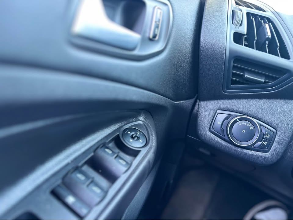 /drivenbyyouautosales/2014-Ford-Escape-8554143183109633.jpg