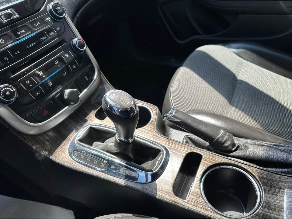 /drivenbyyouautosales/2015-Chevrolet-Malibu-10060808561025936.jpg