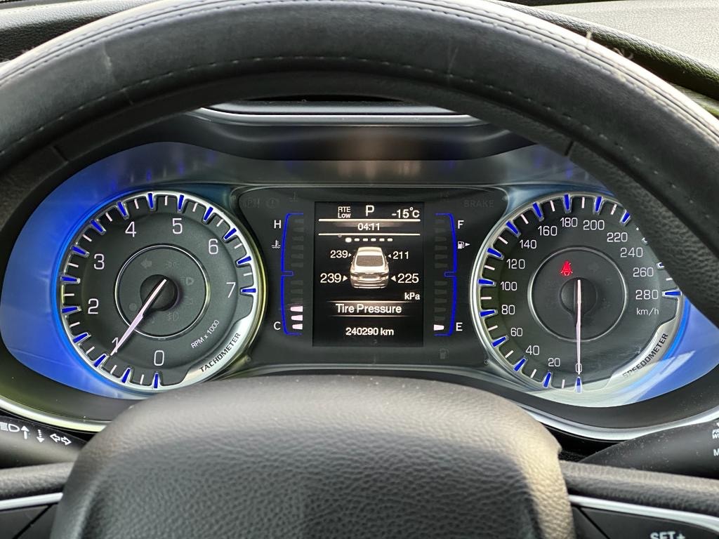 /drivenbyyouautosales/2015-Chrysler-200-010629921695212818.jpg