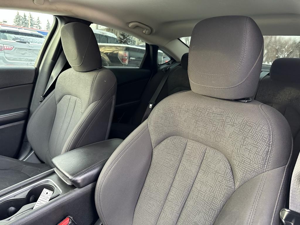 /drivenbyyouautosales/2015-Chrysler-200-04973397493526277.jpg
