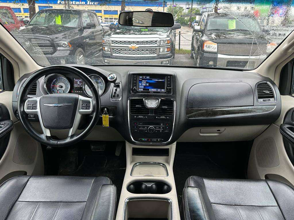 /drivenbyyouautosales/2016-Chrysler-Town&-22329134624522173.jpg