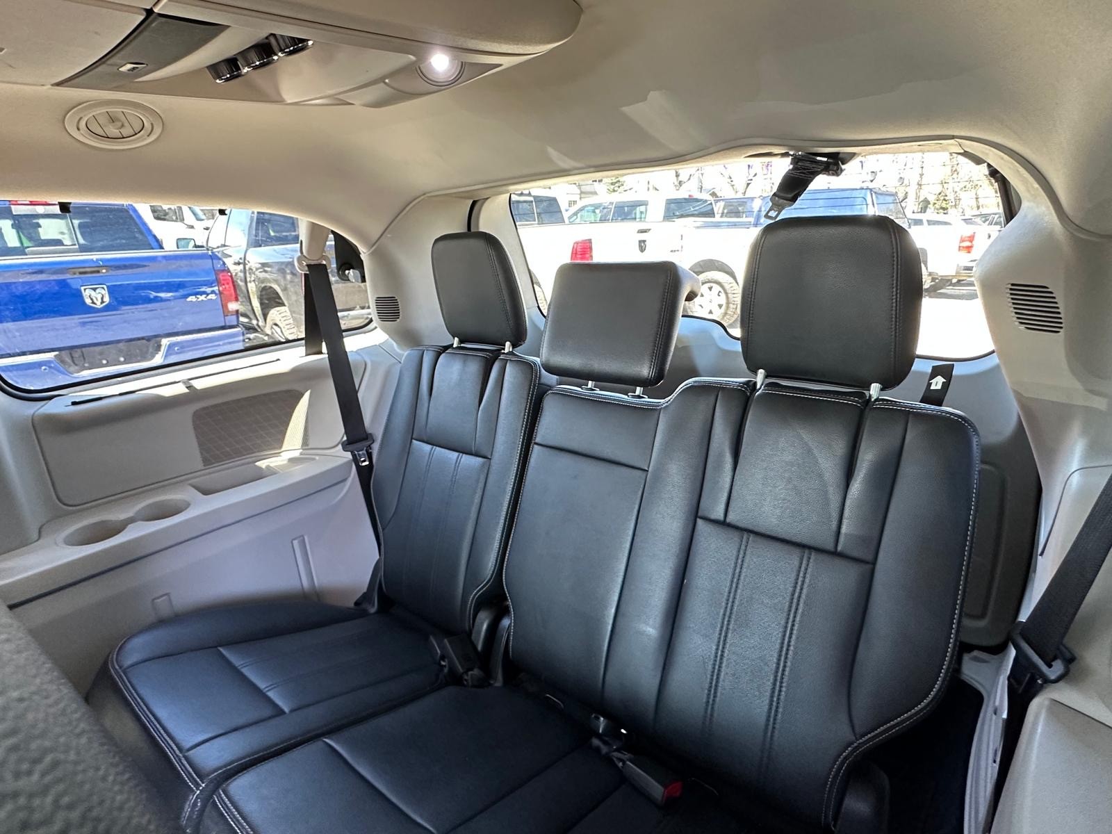 /drivenbyyouautosales/2016-Chrysler-Town&-3204840076761011.jpg