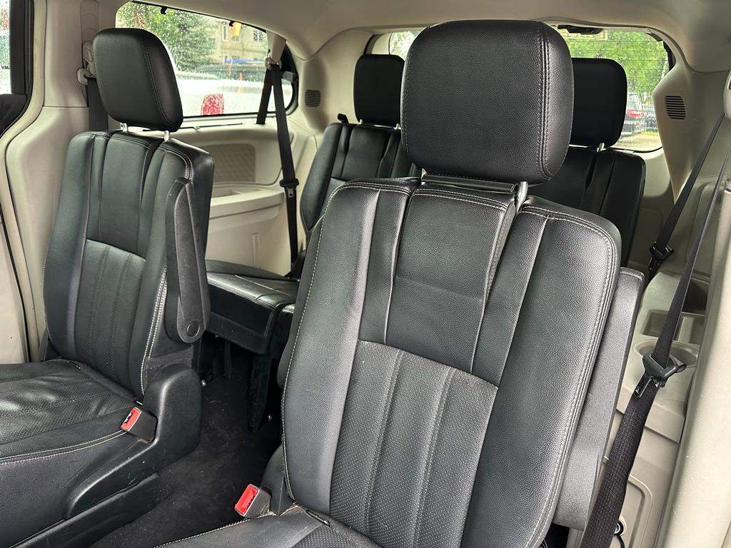 /drivenbyyouautosales/2016-Chrysler-Town&-39199176488255927.jpg