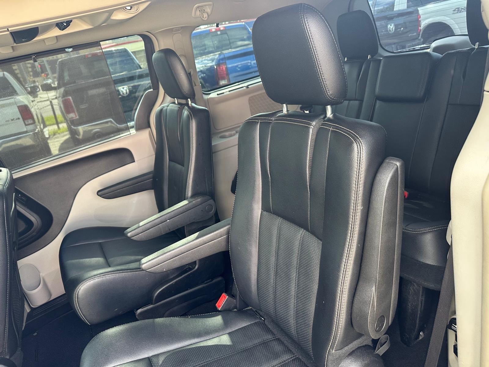/drivenbyyouautosales/2016-Chrysler-Town&-42253297810059953.jpg