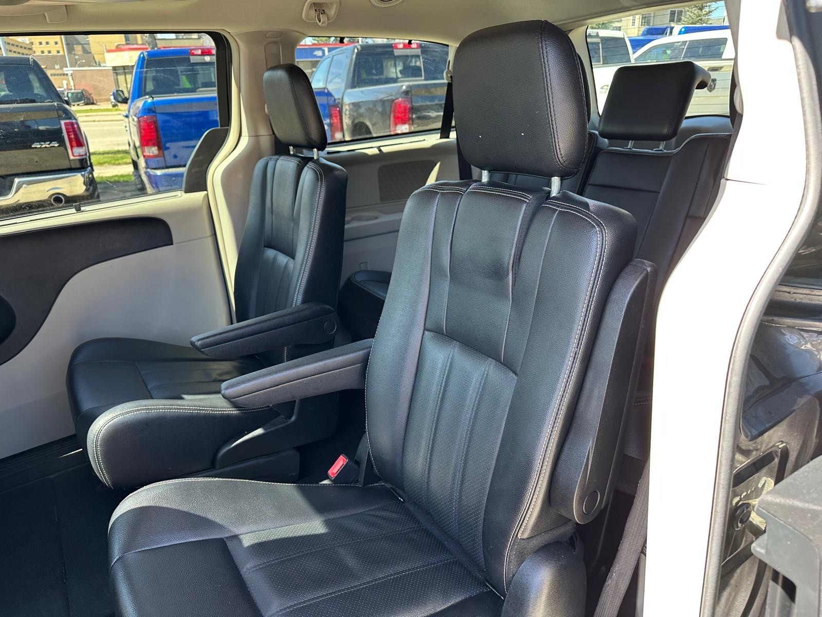 /drivenbyyouautosales/2016-Chrysler-Town&-4557479593762561.jpg