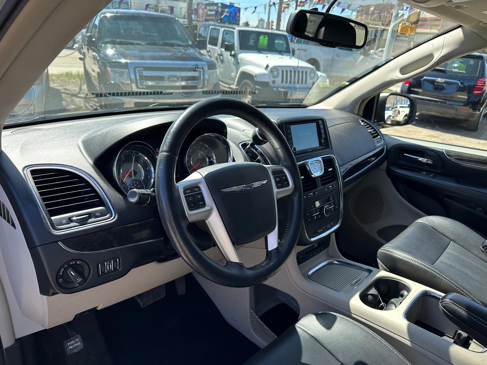 /drivenbyyouautosales/2016-Chrysler-Town&-53065937518601.jpg