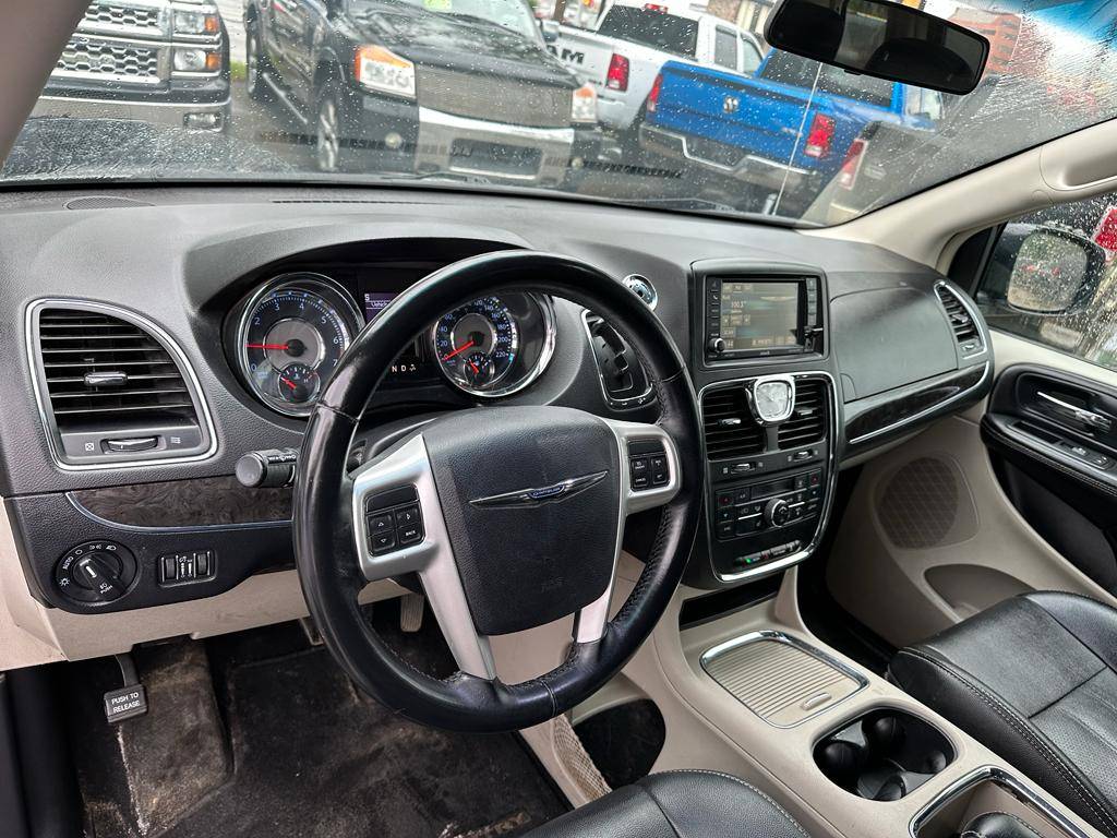 /drivenbyyouautosales/2016-Chrysler-Town&-5653571147096834.jpg