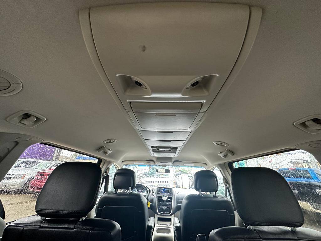 /drivenbyyouautosales/2016-Chrysler-Town&-6068398614192276.jpg