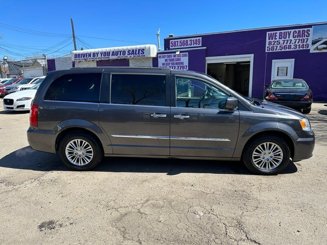 /drivenbyyouautosales/2016-Chrysler-Town&-6226099999852241.jpg