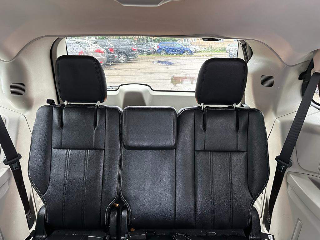 /drivenbyyouautosales/2016-Chrysler-Town&-6446486505725662.jpg