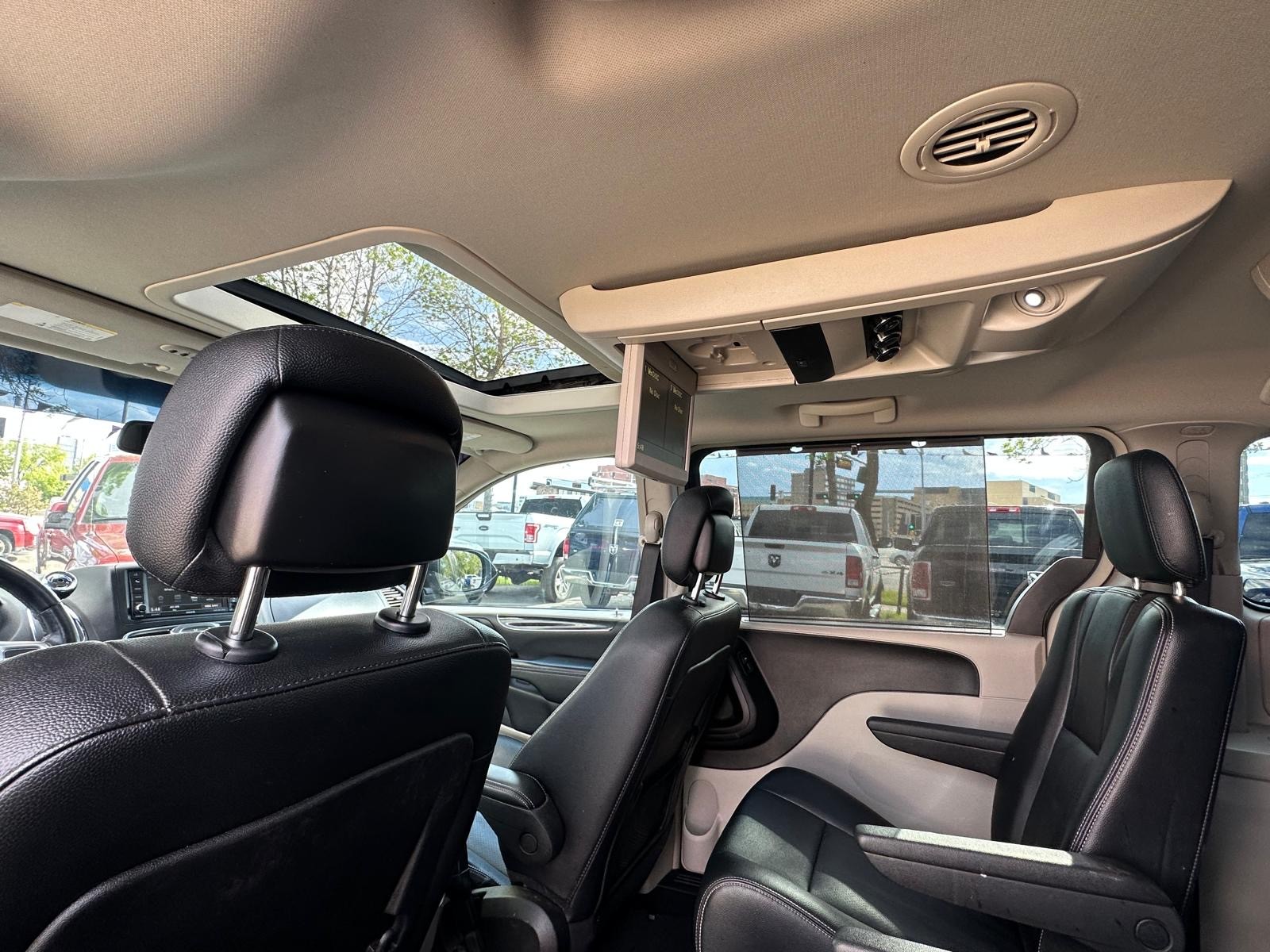 /drivenbyyouautosales/2016-Chrysler-Town&-7707768723685235.jpg