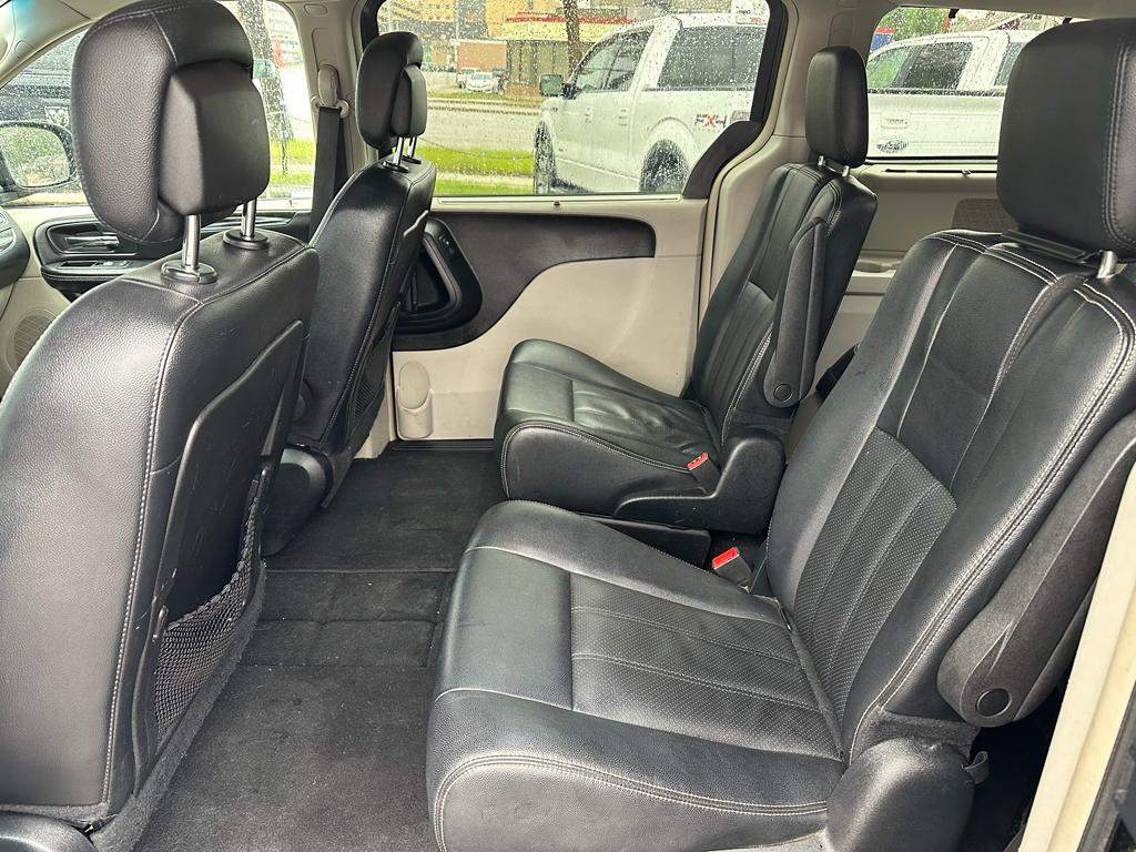 /drivenbyyouautosales/2016-Chrysler-Town&-8618810105648584.jpg