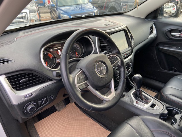 /drivenbyyouautosales/2016-Jeep-Cherokee-26267799425498506.jpg