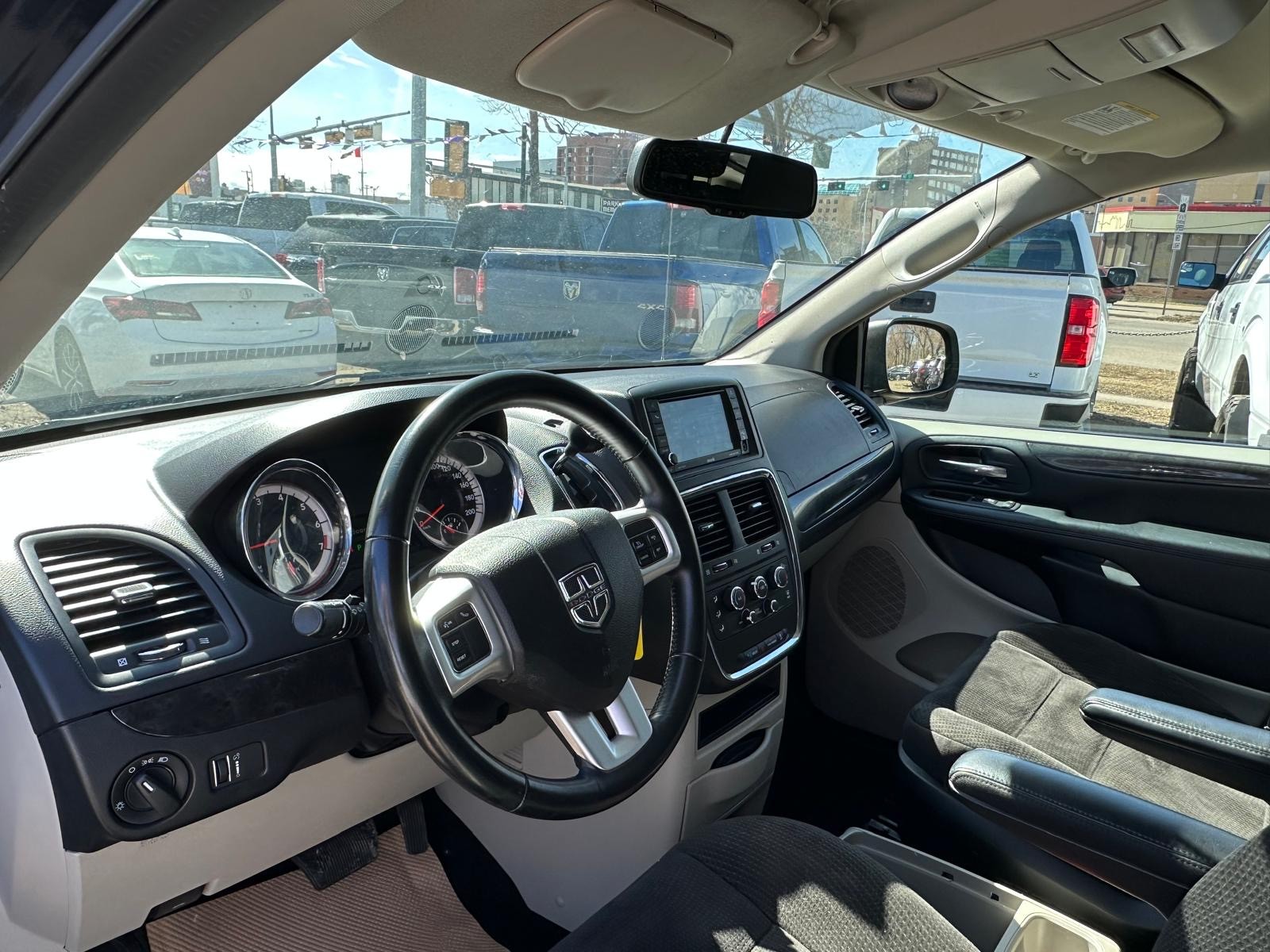 /drivenbyyouautosales/2017-Dodge-GrandCaravan-6567917640685172.jpg
