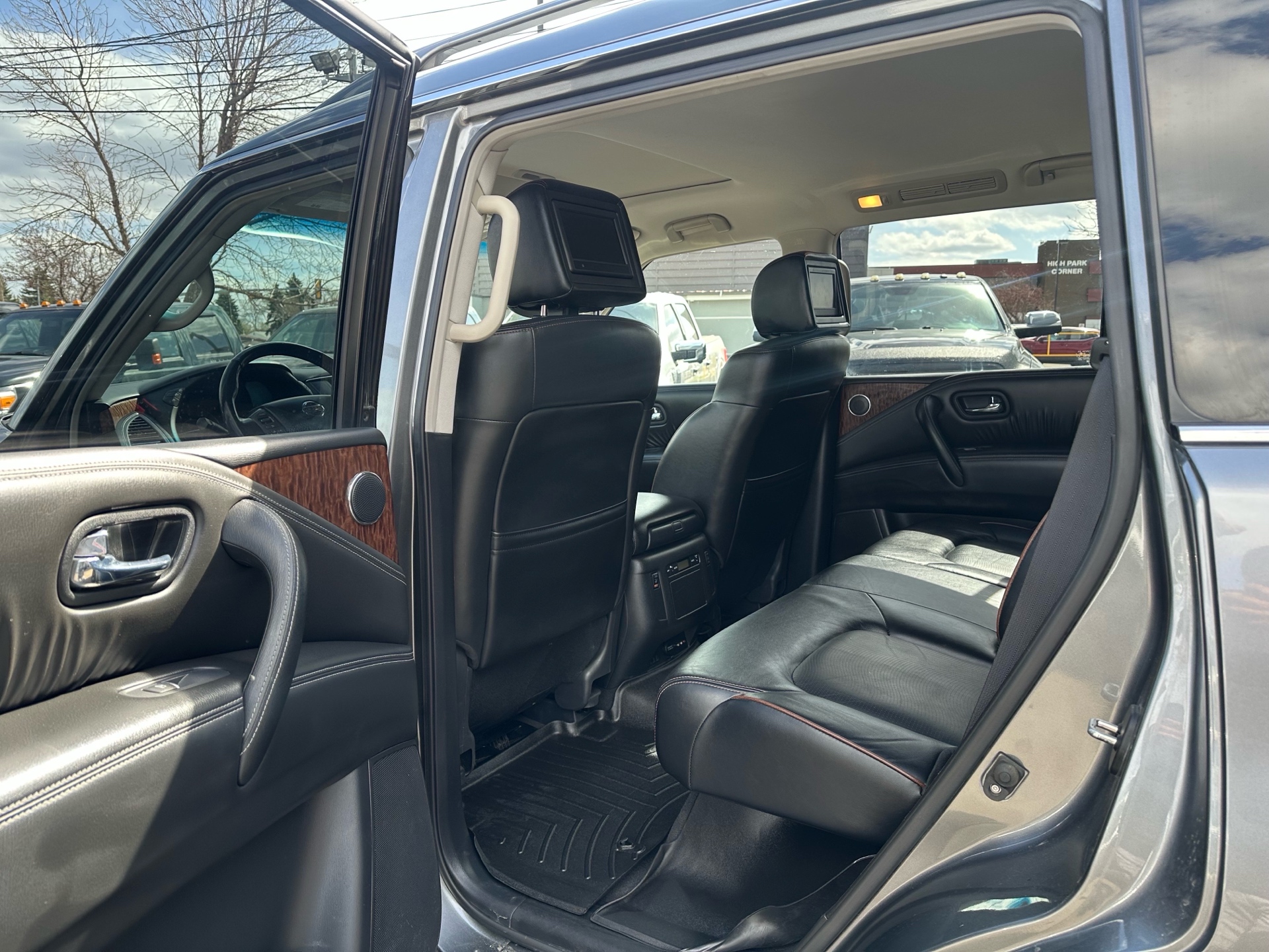 /drivenbyyouautosales/2017-Nissan-Armada-7456980052353812.jpg