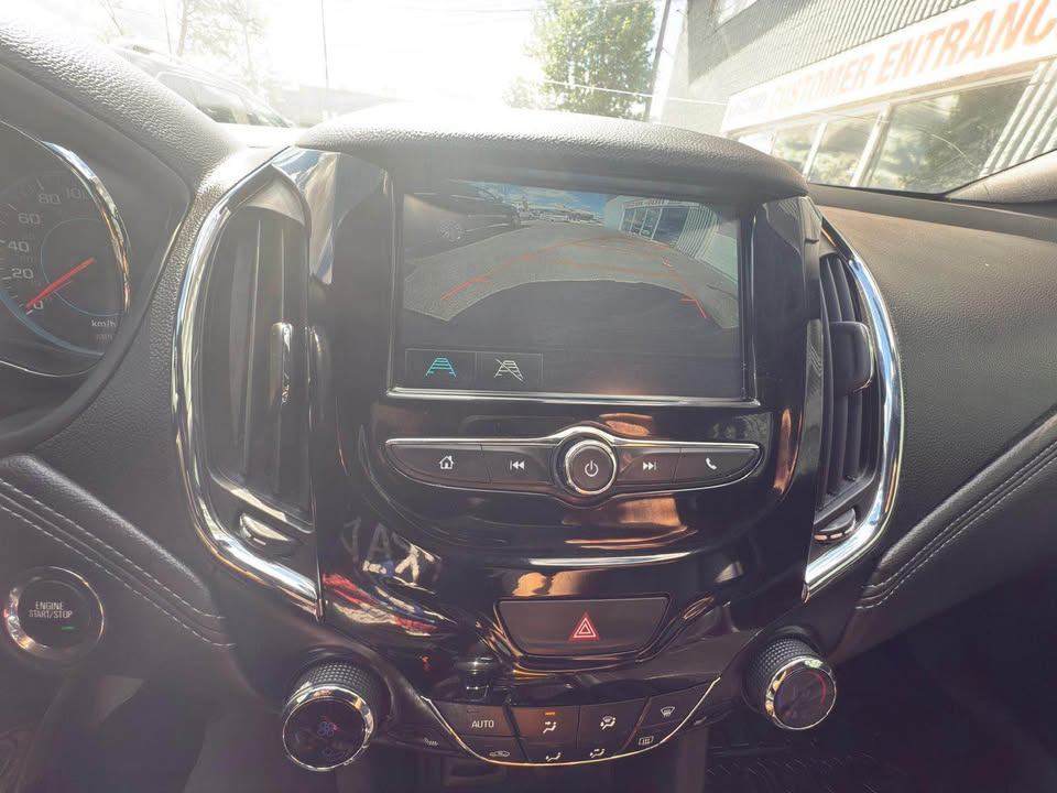 /drivenbyyouautosales/2018-Chevrolet-Cruze-02115142175463225.jpg