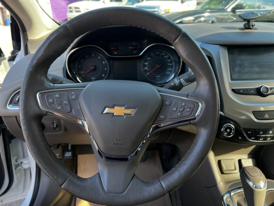 /drivenbyyouautosales/2018-Chevrolet-Cruze-22801962053694558.jpg
