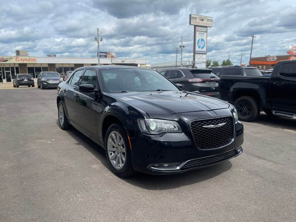 /drivenbyyouautosales/2018-Chrysler-300-09719752625190936.jpg