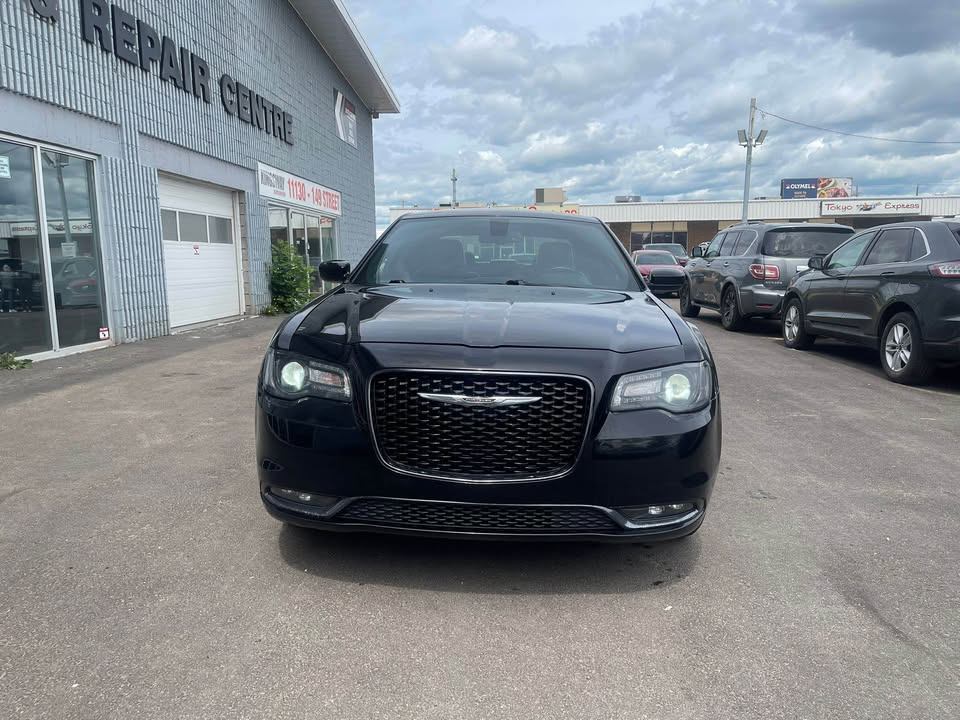 /drivenbyyouautosales/2018-Chrysler-300-3143039541157433.jpg