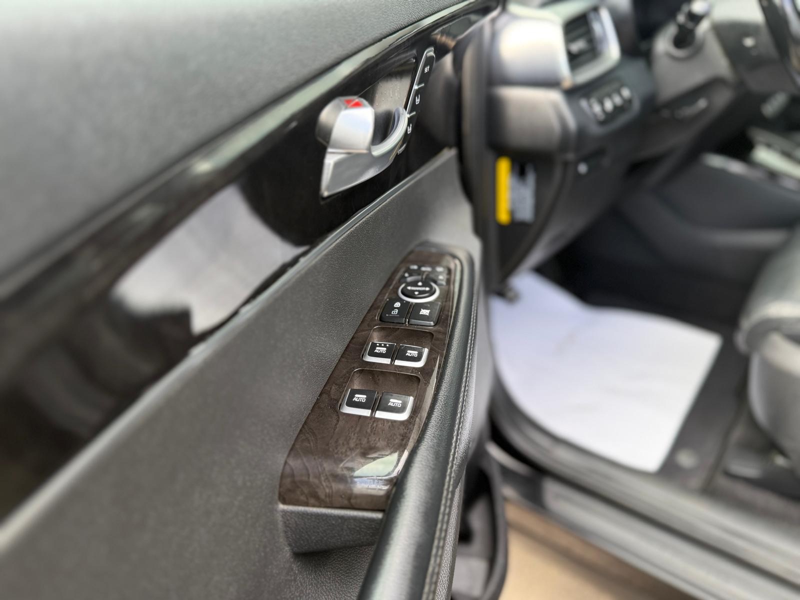 /drivenbyyouautosales/2018-Kia-Sorento-5160638923596927.jpg