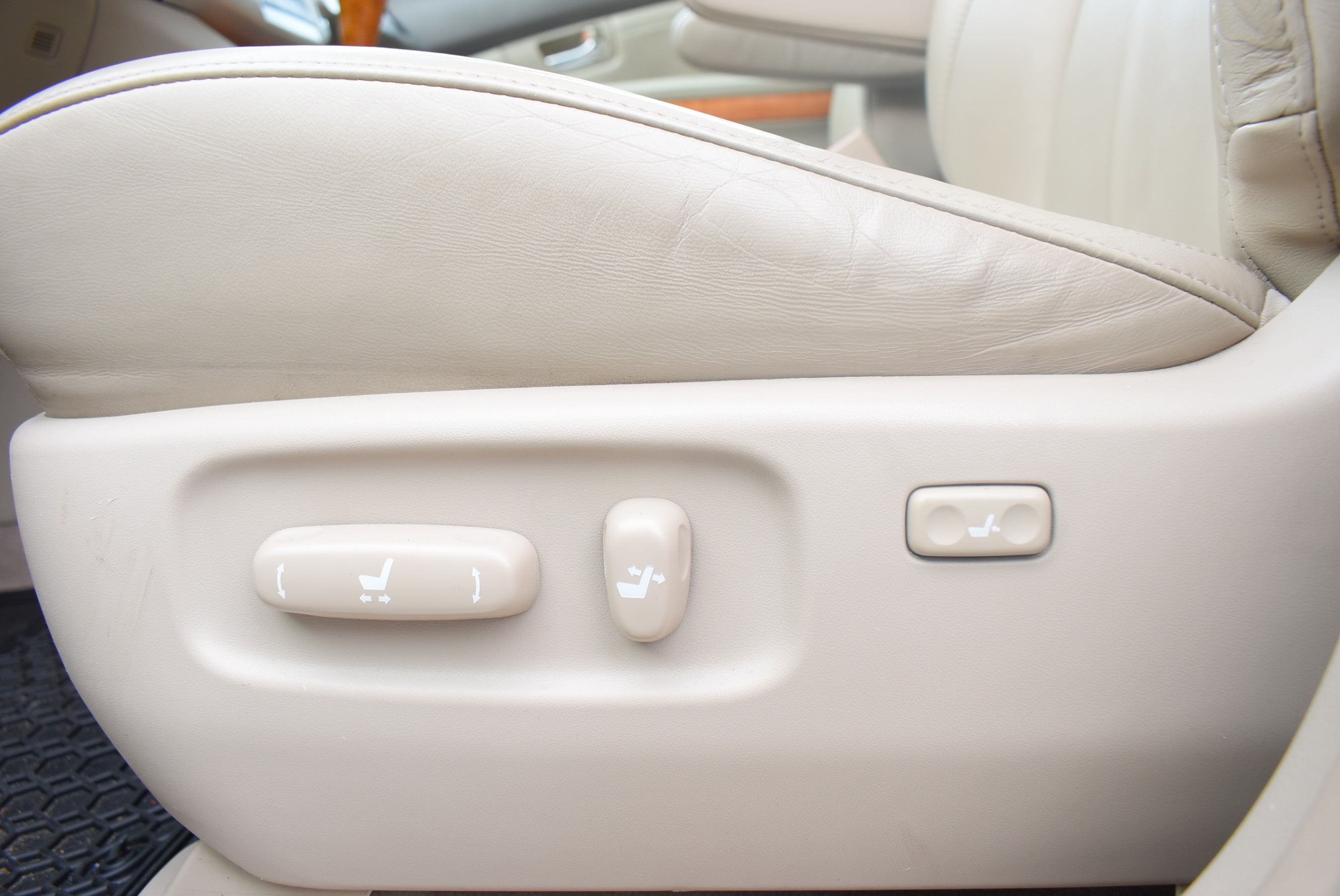 /driveonautoscanadaltd/2006-Lexus-RX330-13471799032561949.jpg
