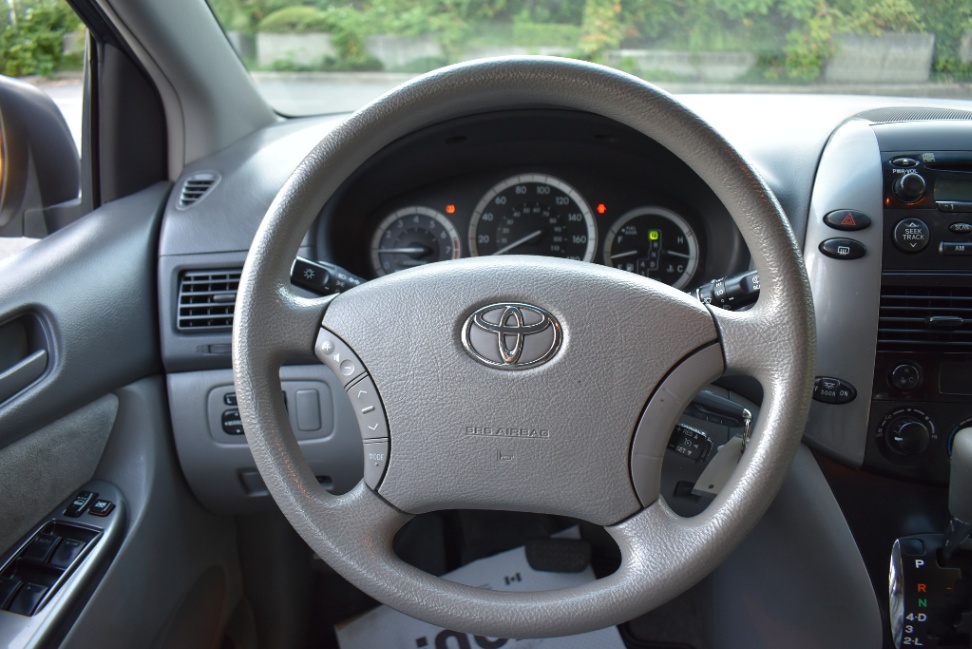 /driveonautoscanadaltd/2010-Toyota-Sienna-43356217771684435.jpg