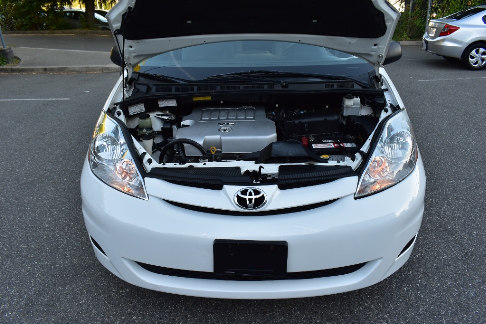 /driveonautoscanadaltd/2010-Toyota-Sienna-5623536735224055.jpg