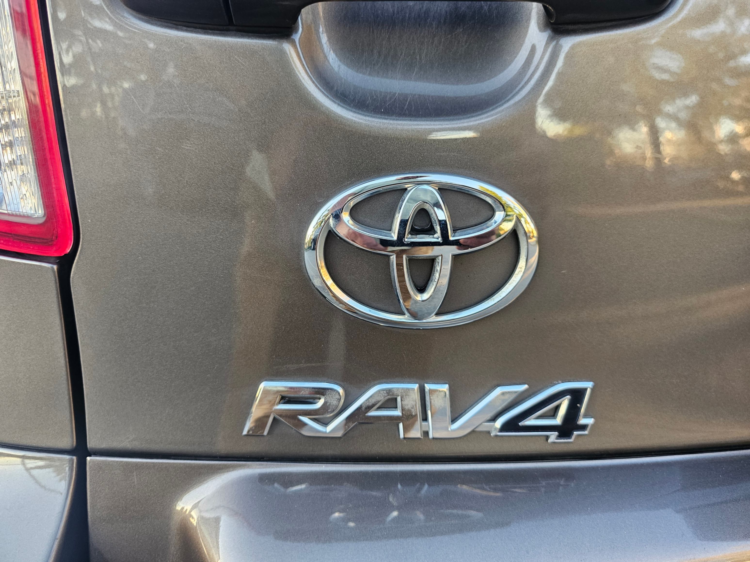 /driveonautoscanadaltd/2011-Toyota-RAV4-4573752351252609.jpg