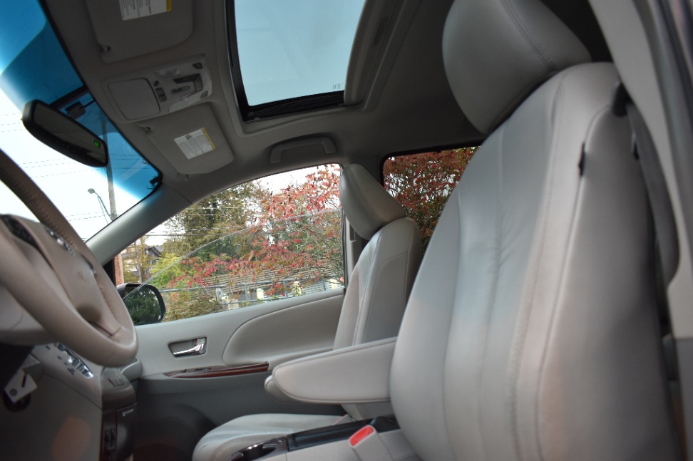 /driveonautoscanadaltd/2011-Toyota-Sienna-5323905792617363.jpg