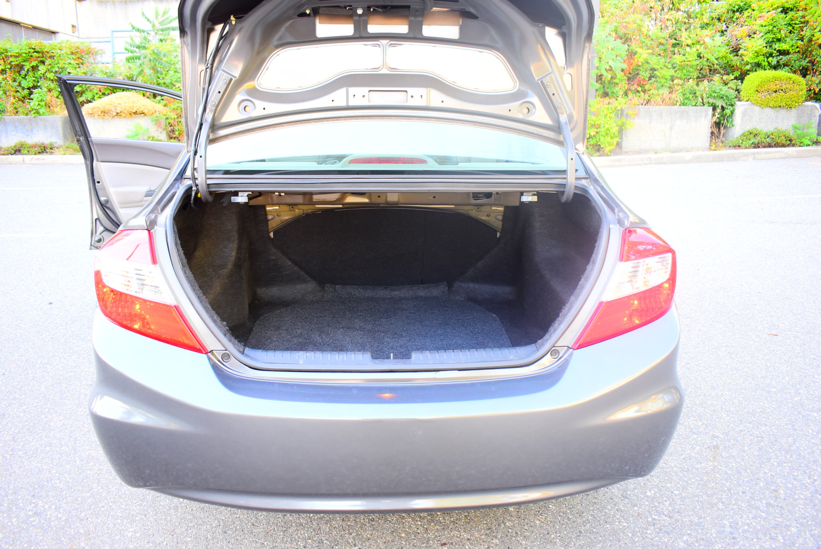 /driveonautoscanadaltd/2012-Honda-CivicSedan-4982193265771355.jpg