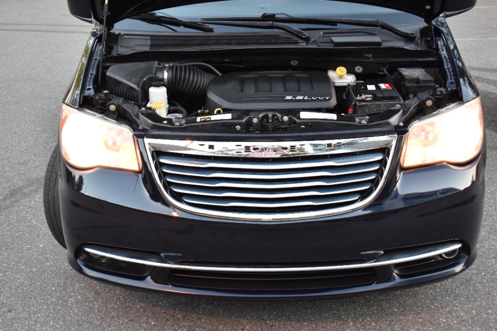 /driveonautoscanadaltd/2013-Chrysler-Town&-08288067246172015.jpg