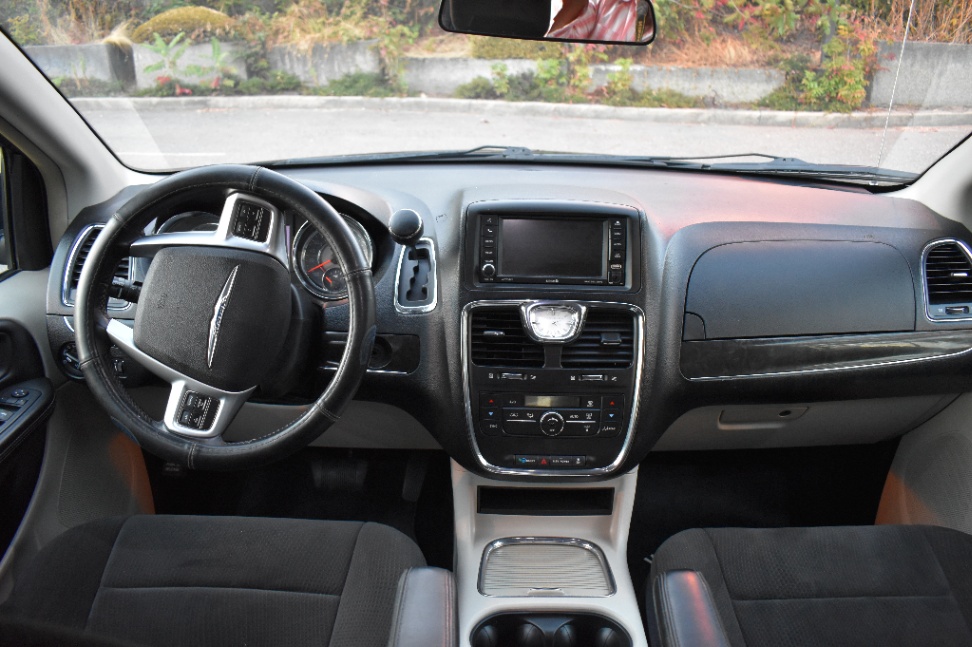 /driveonautoscanadaltd/2013-Chrysler-Town&-18637739624571692.jpg