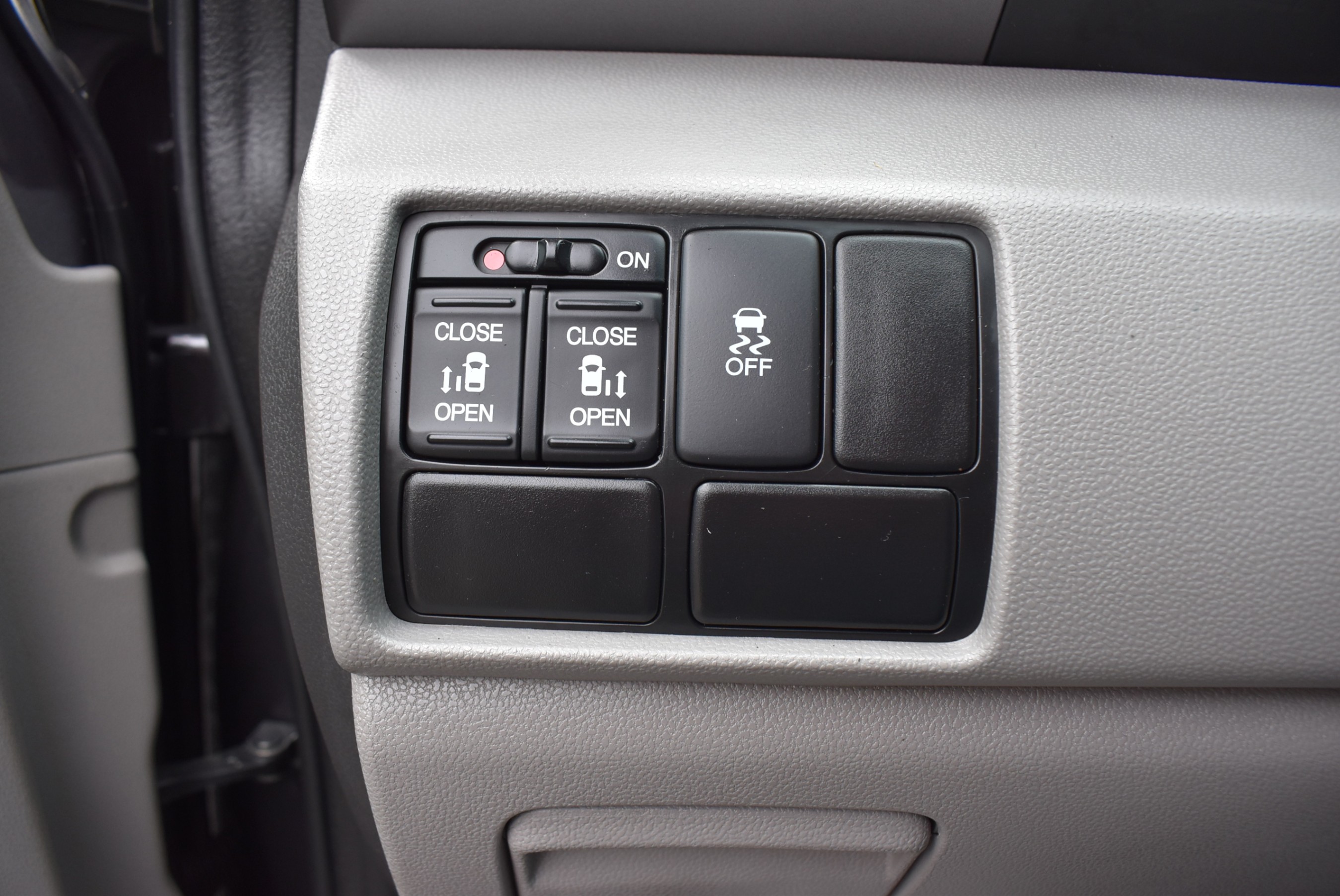 /driveonautoscanadaltd/2015-Honda-Odyssey-41845056191566443.jpg