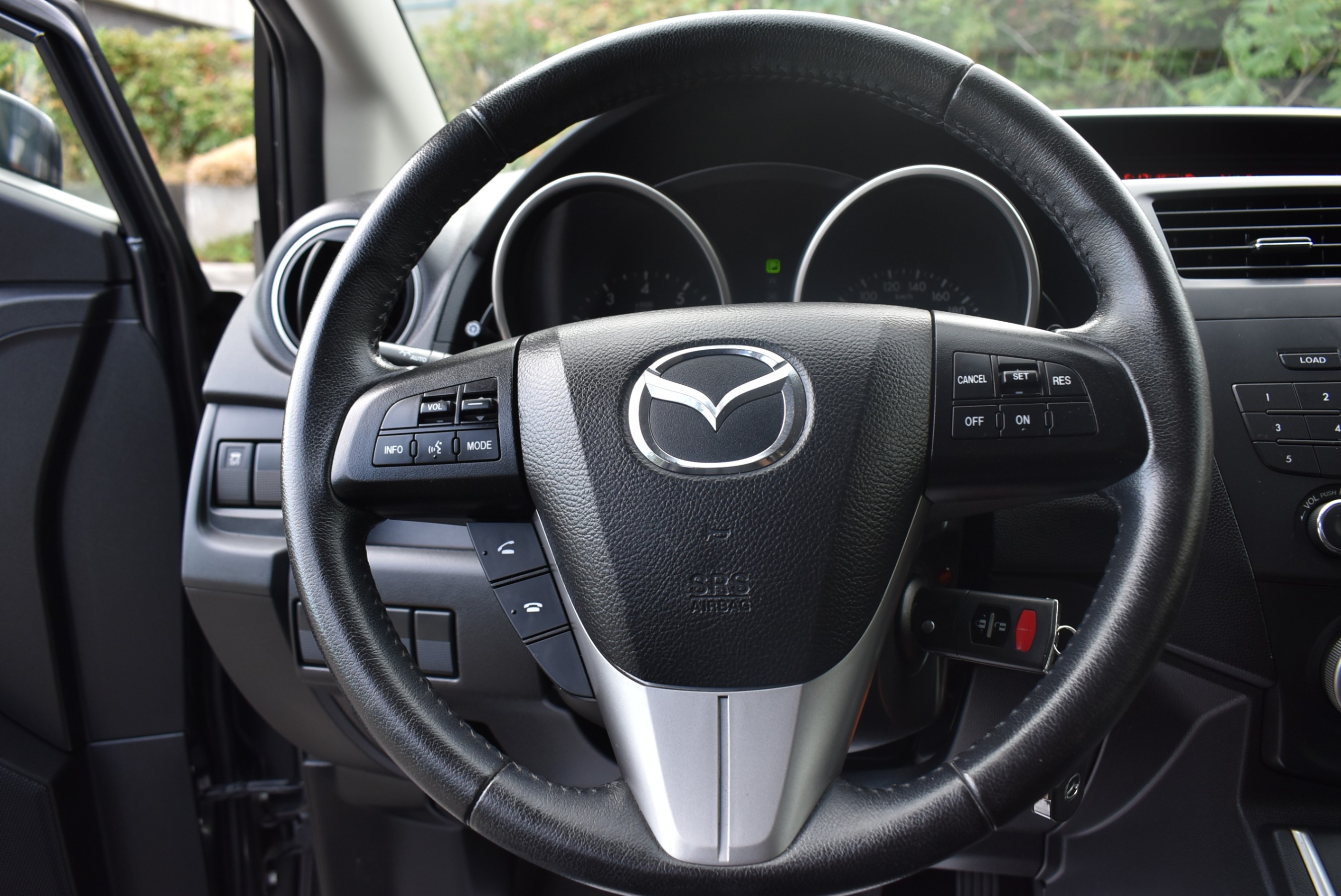 /driveonautoscanadaltd/2015-Mazda-Mazda5-25854328918989244.jpg