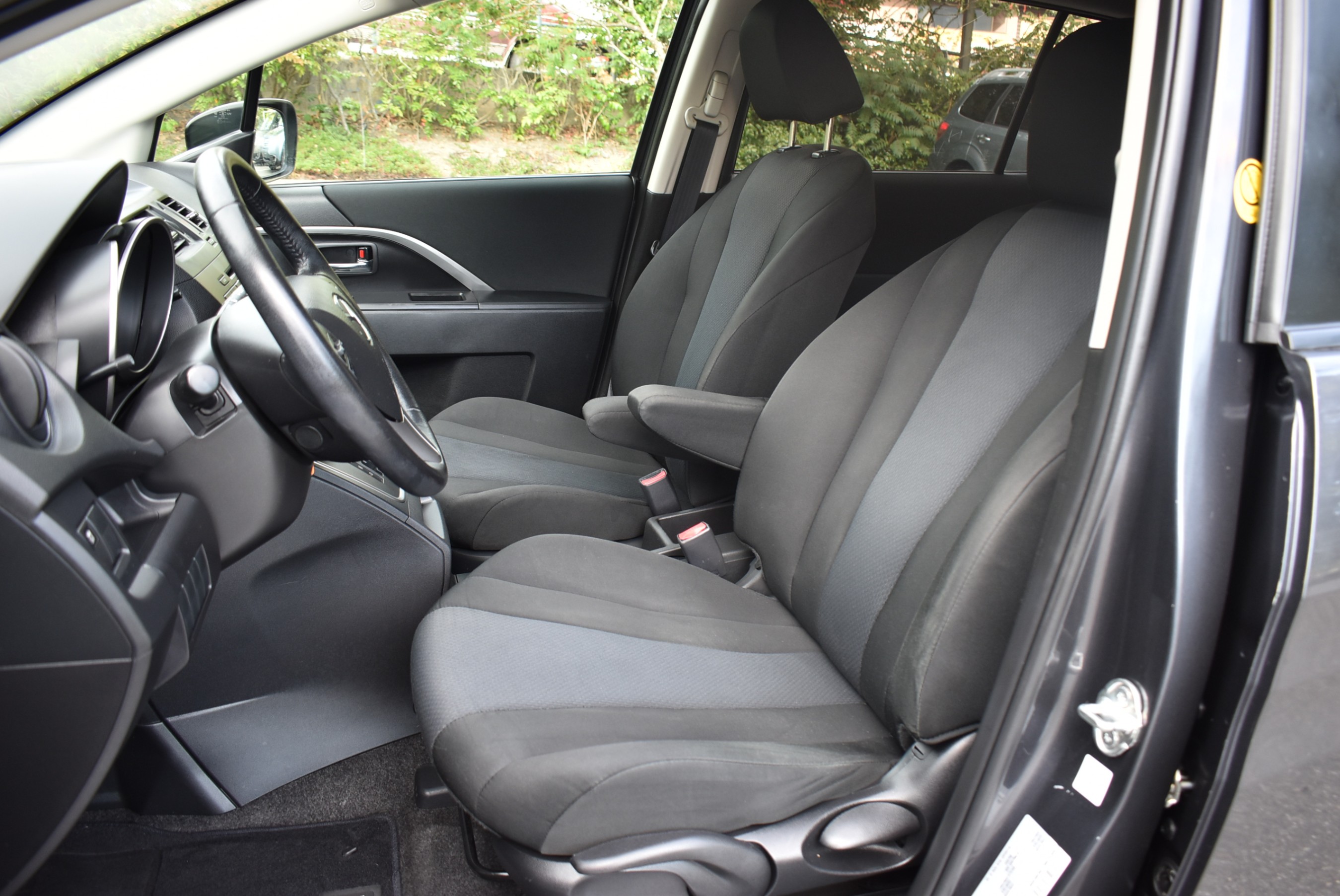 /driveonautoscanadaltd/2015-Mazda-Mazda5-6437041169502047.jpg