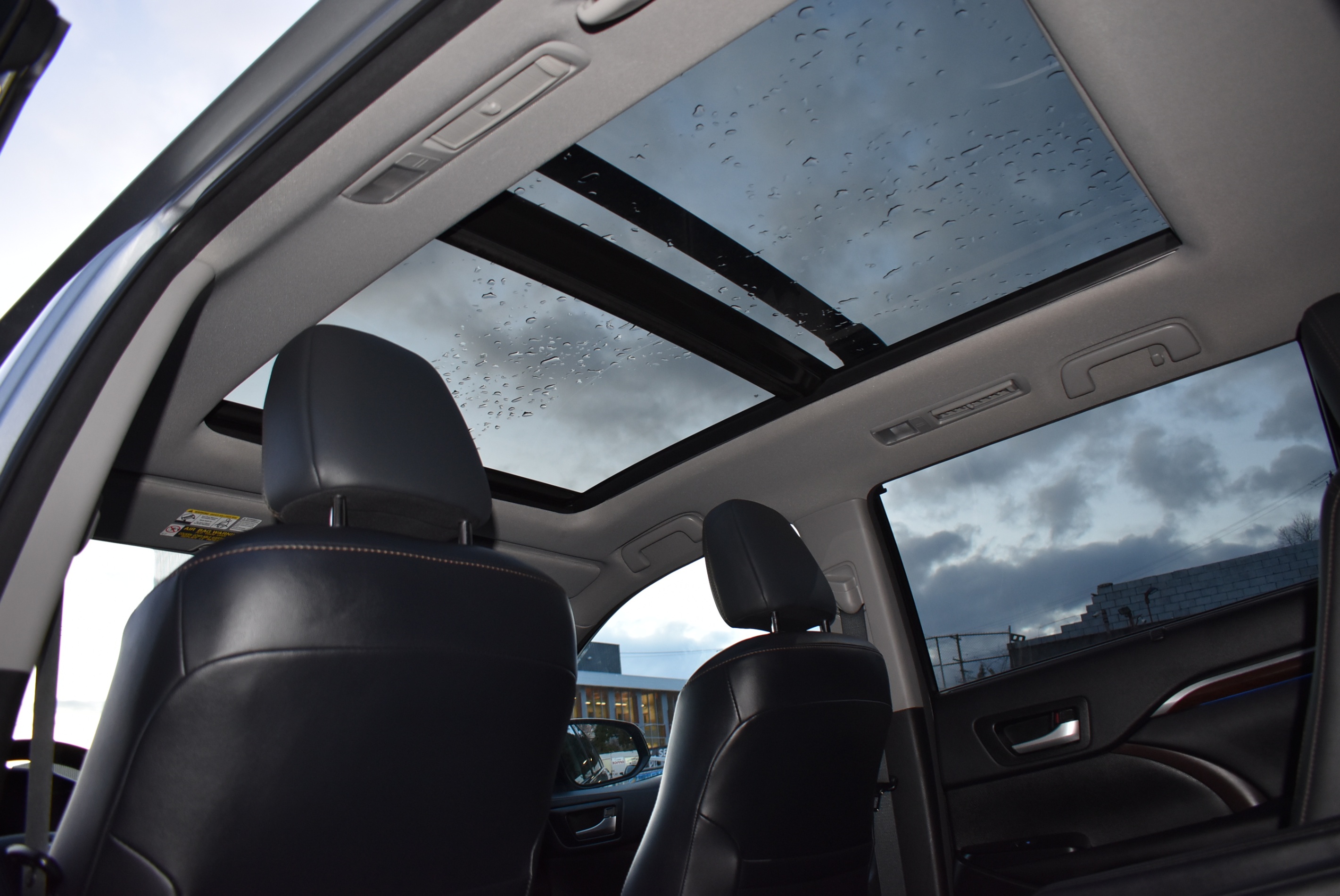 /driveonautoscanadaltd/2015-Toyota-Highlander-23876975009975254.jpg