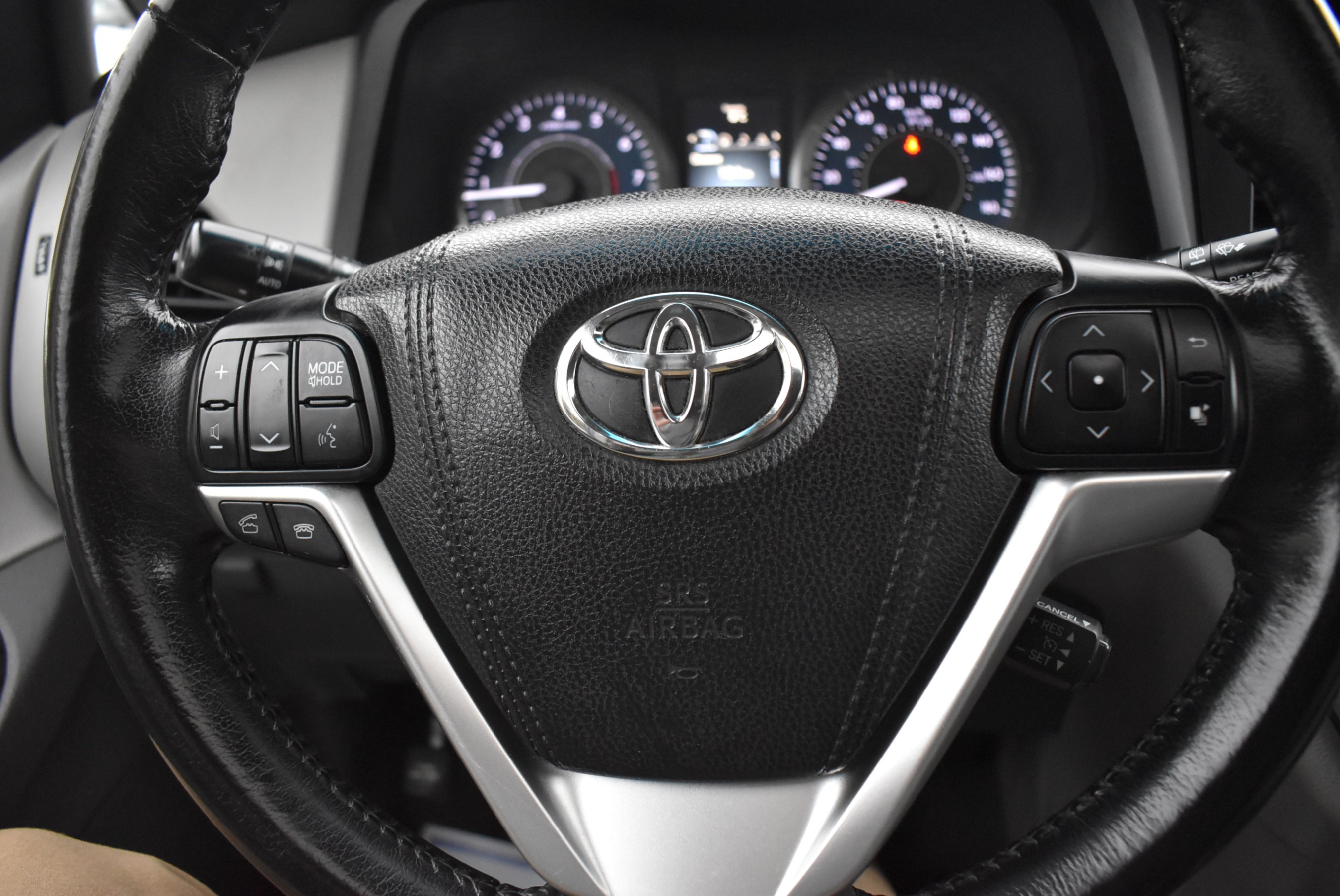 /driveonautoscanadaltd/2015-Toyota-Sienna-3105146164775392.jpg