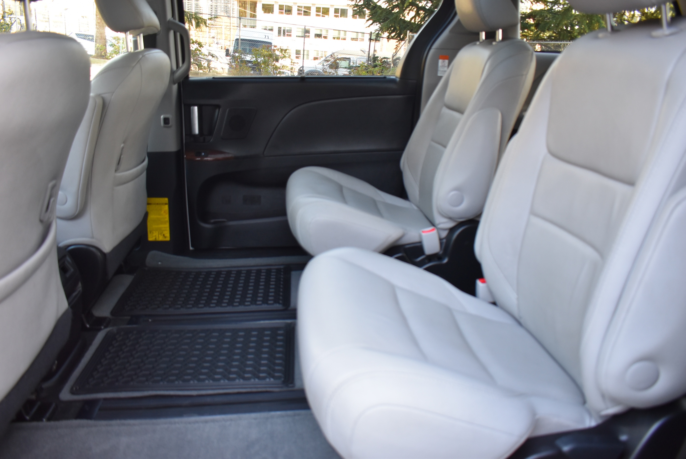 /driveonautoscanadaltd/2015-Toyota-Sienna-3190332201484545.jpg