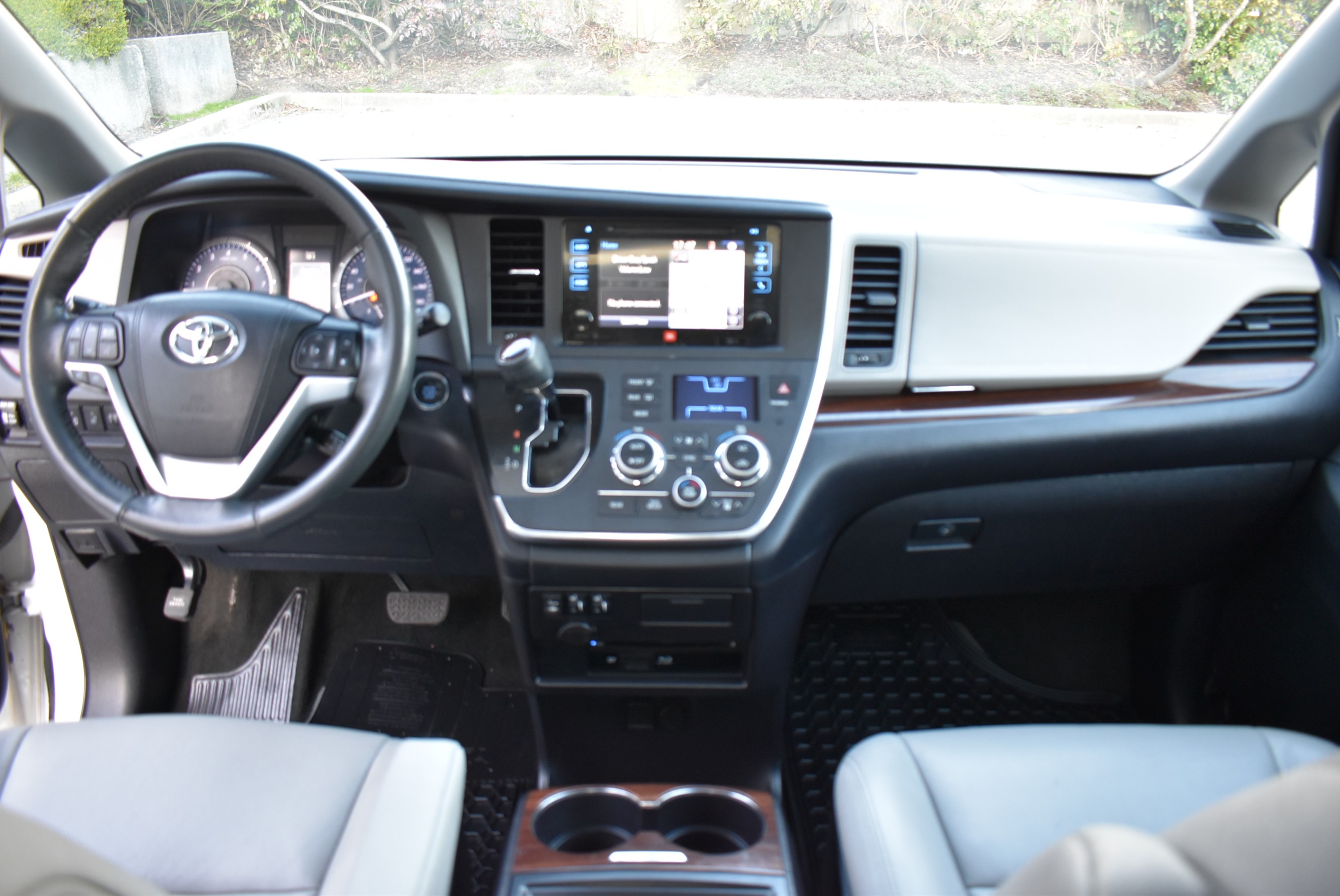 /driveonautoscanadaltd/2015-Toyota-Sienna-9620716669528357.jpg