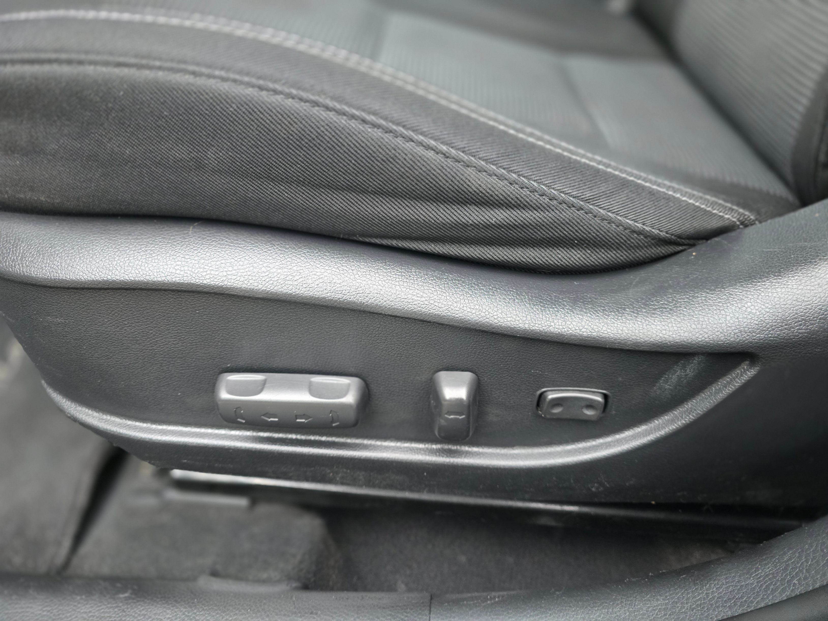 /driveonautoscanadaltd/2016-Hyundai-ElantraGT-1628807166015538.jpg