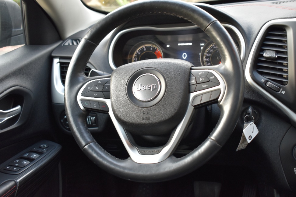 /driveonautoscanadaltd/2016-Jeep-Cherokee-18333851391229272.jpg