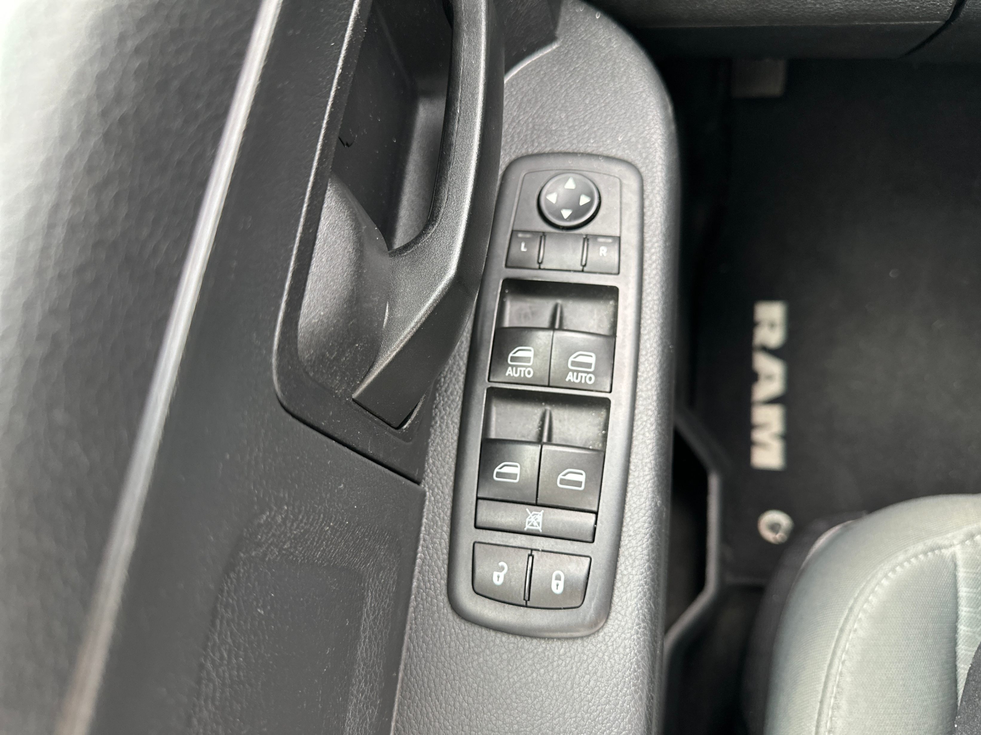 /driveonautoscanadaltd/2016-Ram-1500-45618818499408054.jpg