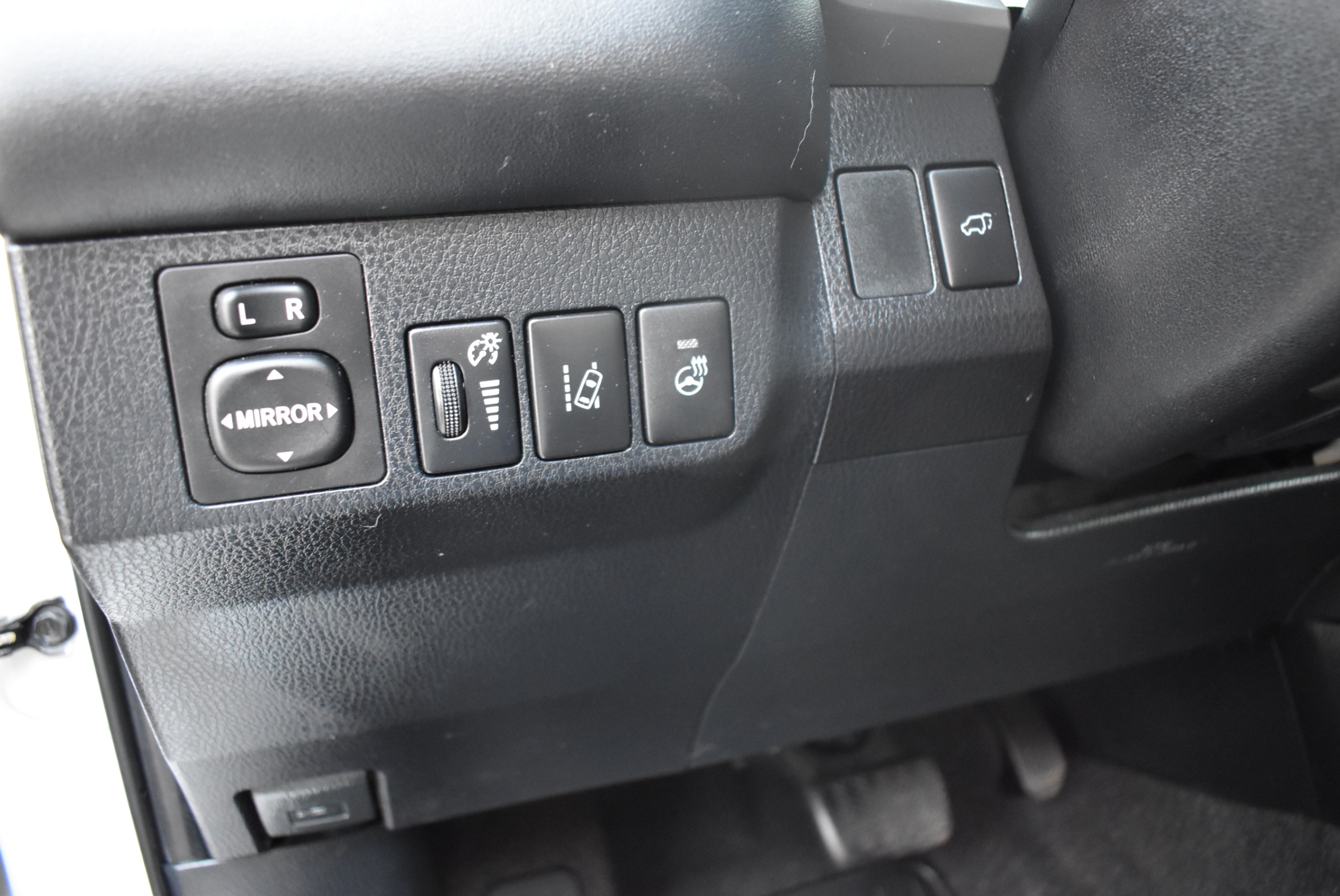 /driveonautoscanadaltd/2016-Toyota-RAV4Hybrid-2531962839402013.jpg