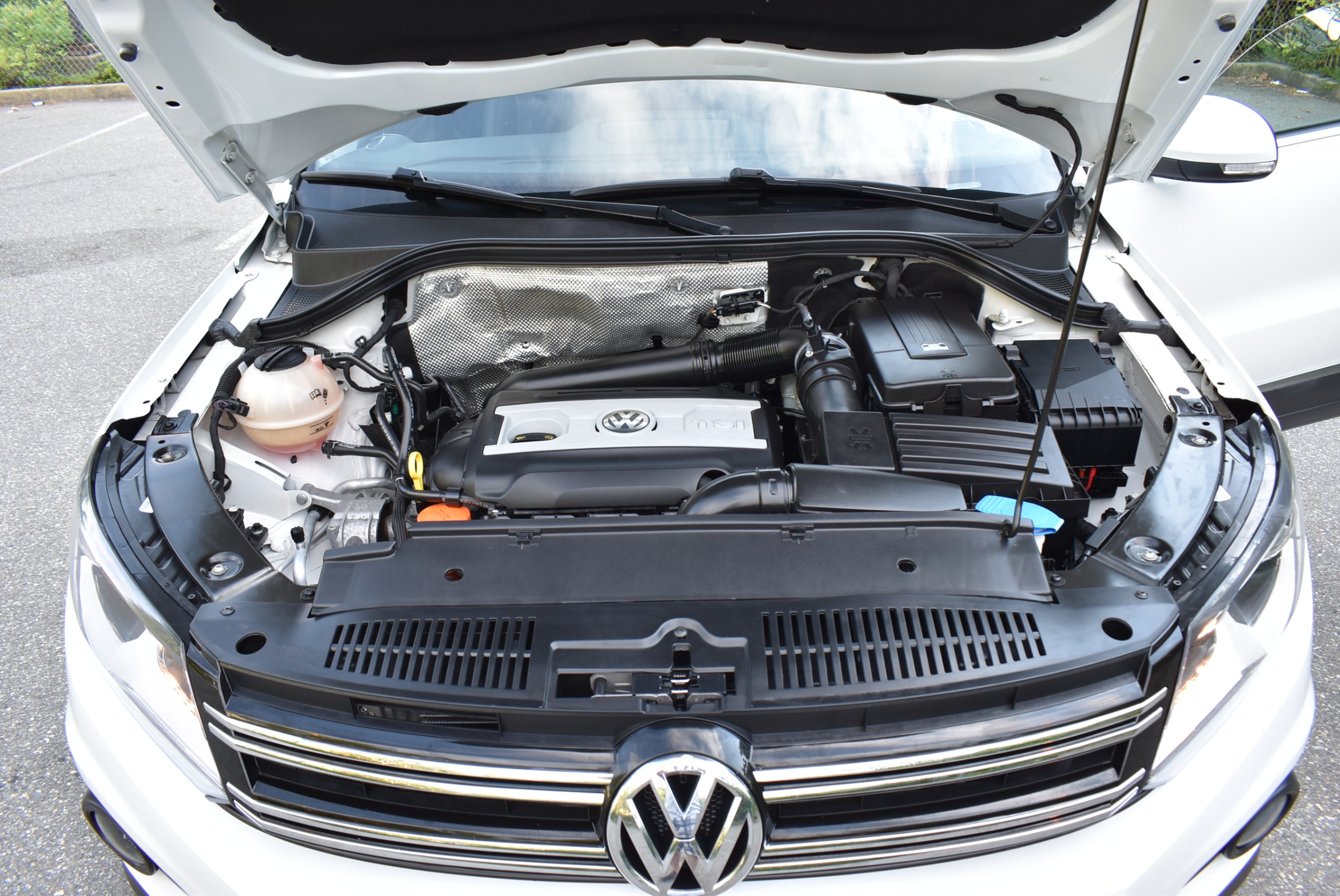 /driveonautoscanadaltd/2016-Volkswagen-Tiguan-4609692243192487.jpg