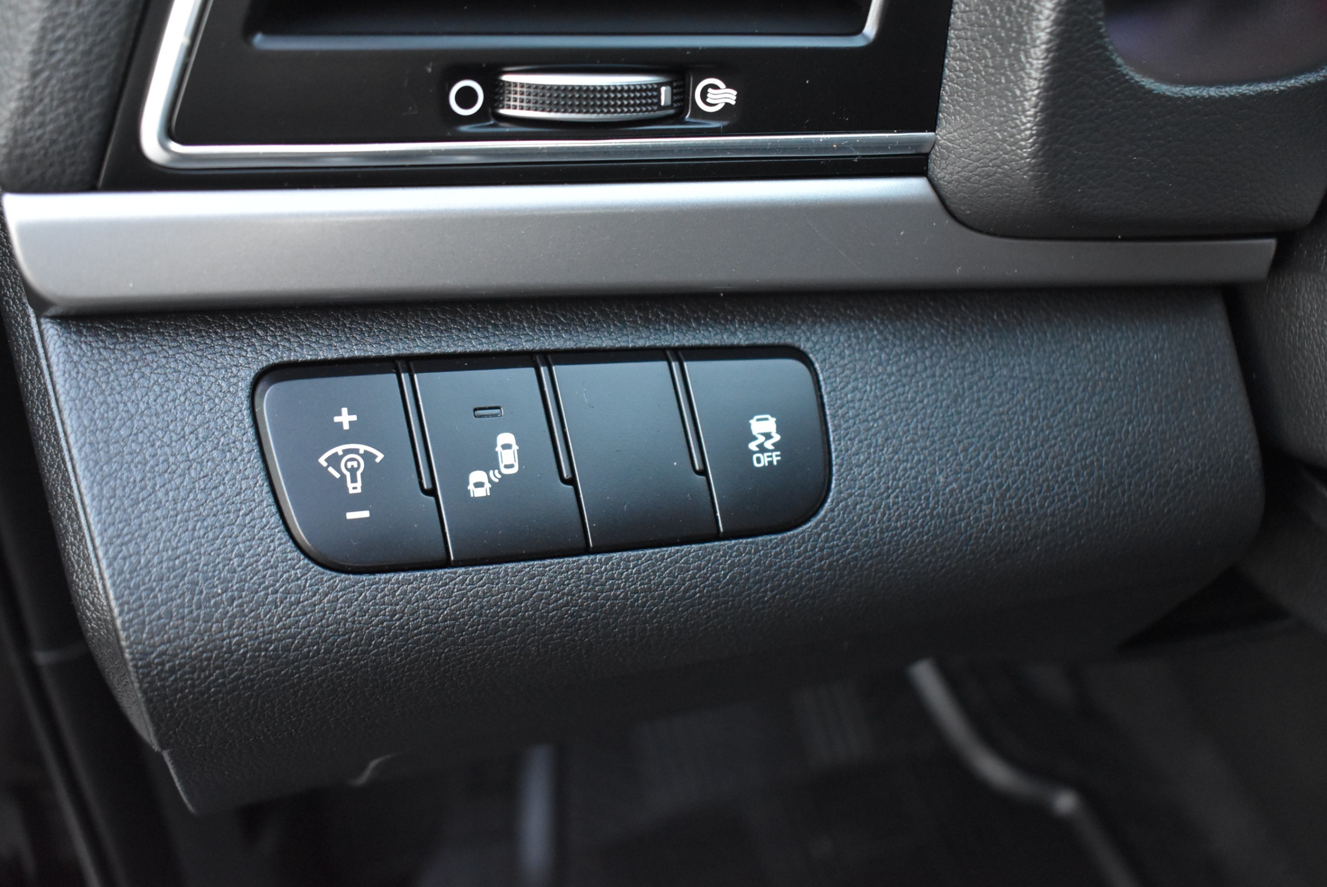 /driveonautoscanadaltd/2017-Hyundai-Elantra-9726422990053065.jpg