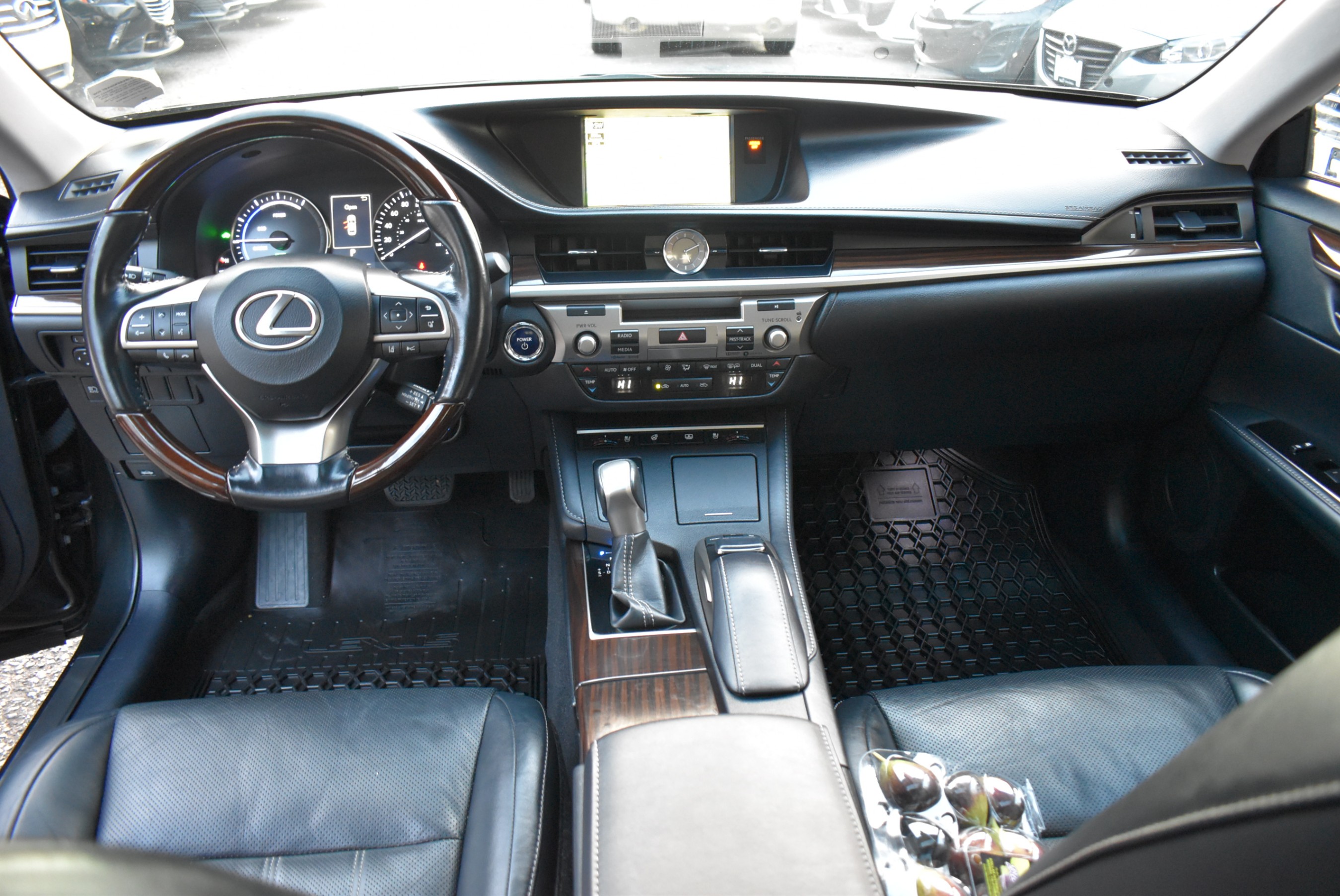 /driveonautoscanadaltd/2017-Lexus-ES300h-46182847303881114.jpg