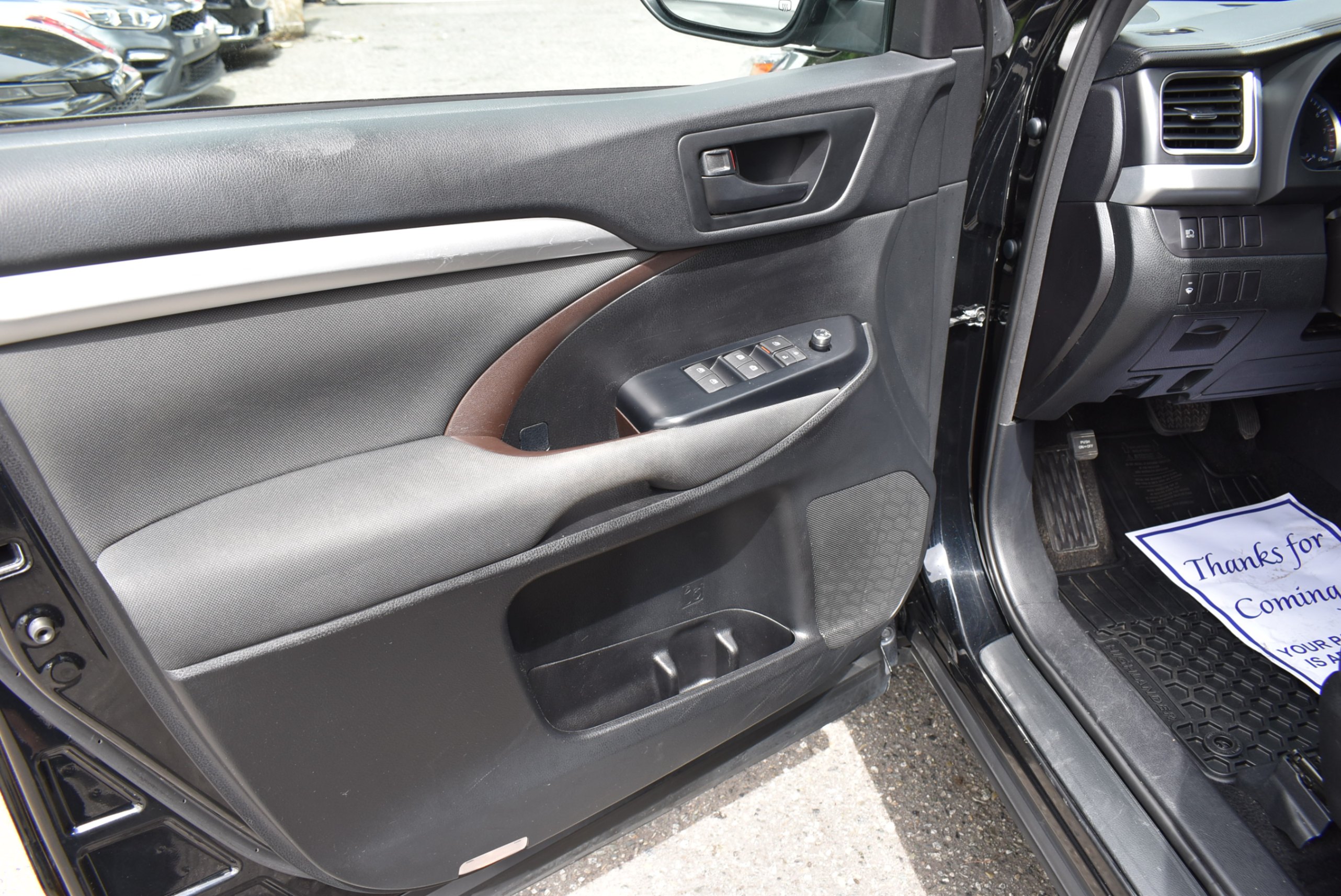 /driveonautoscanadaltd/2017-Toyota-Highlander-06222386243737499.jpg
