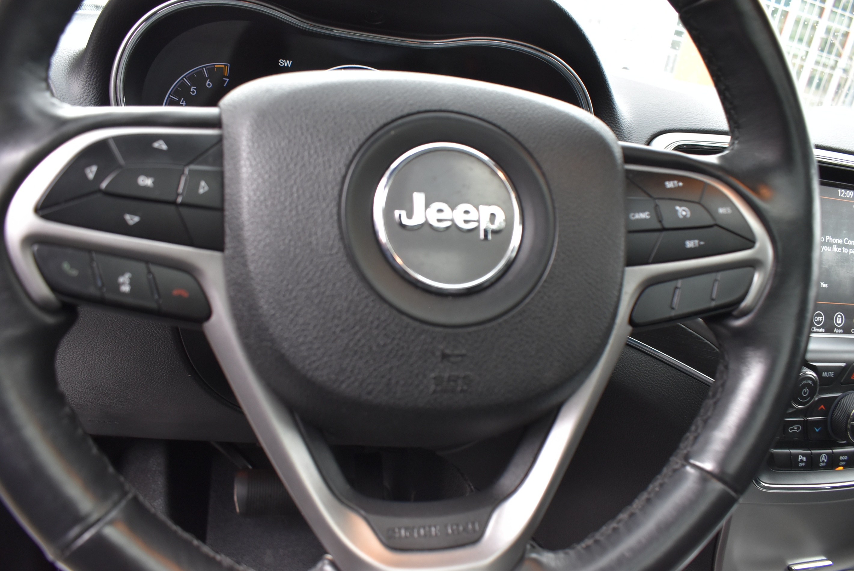 /driveonautoscanadaltd/2018-Jeep-GrandCherokee-8120996062363572.jpg